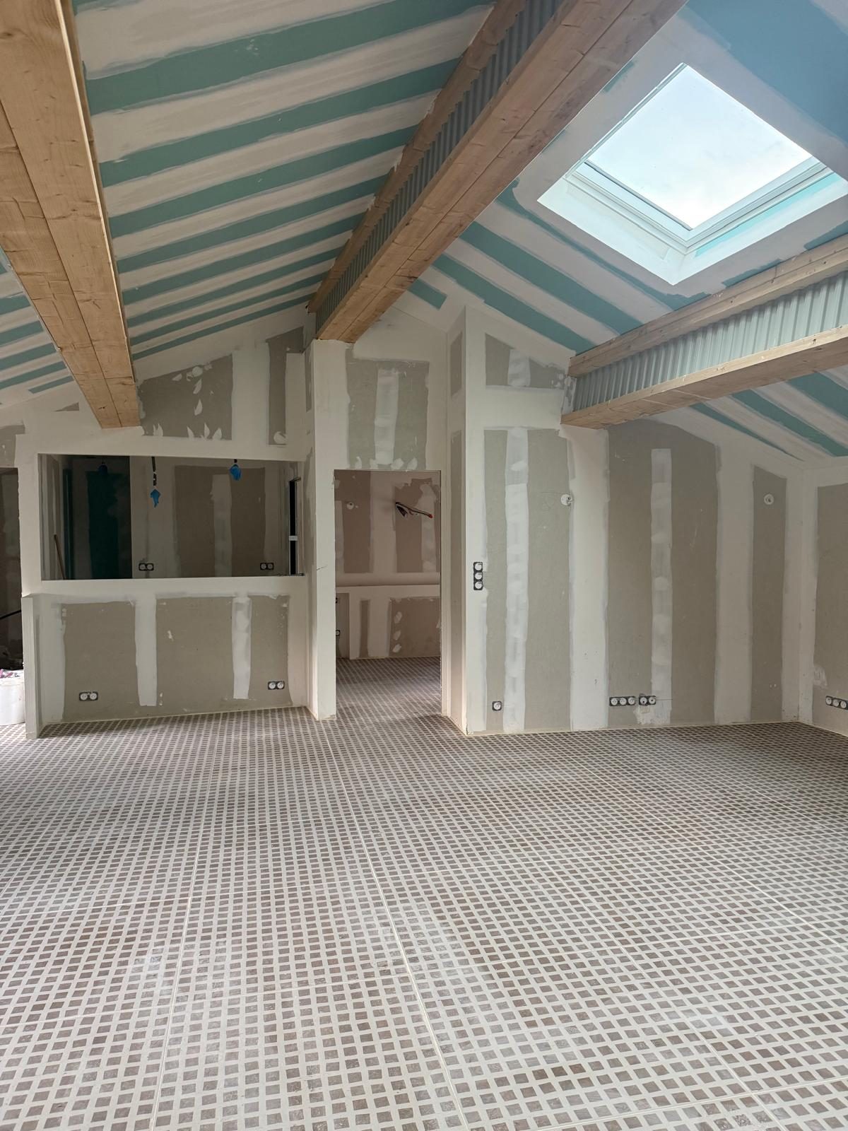 Rénovation électrique d’un grand séjour sous toiture